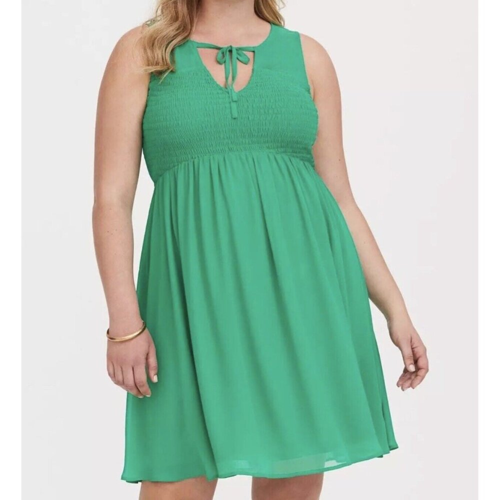 Torrid Women's Green V-Neck Sleeveless Chiffon Smock Front Skater Dress Size 2 - Picture 2 of 11
